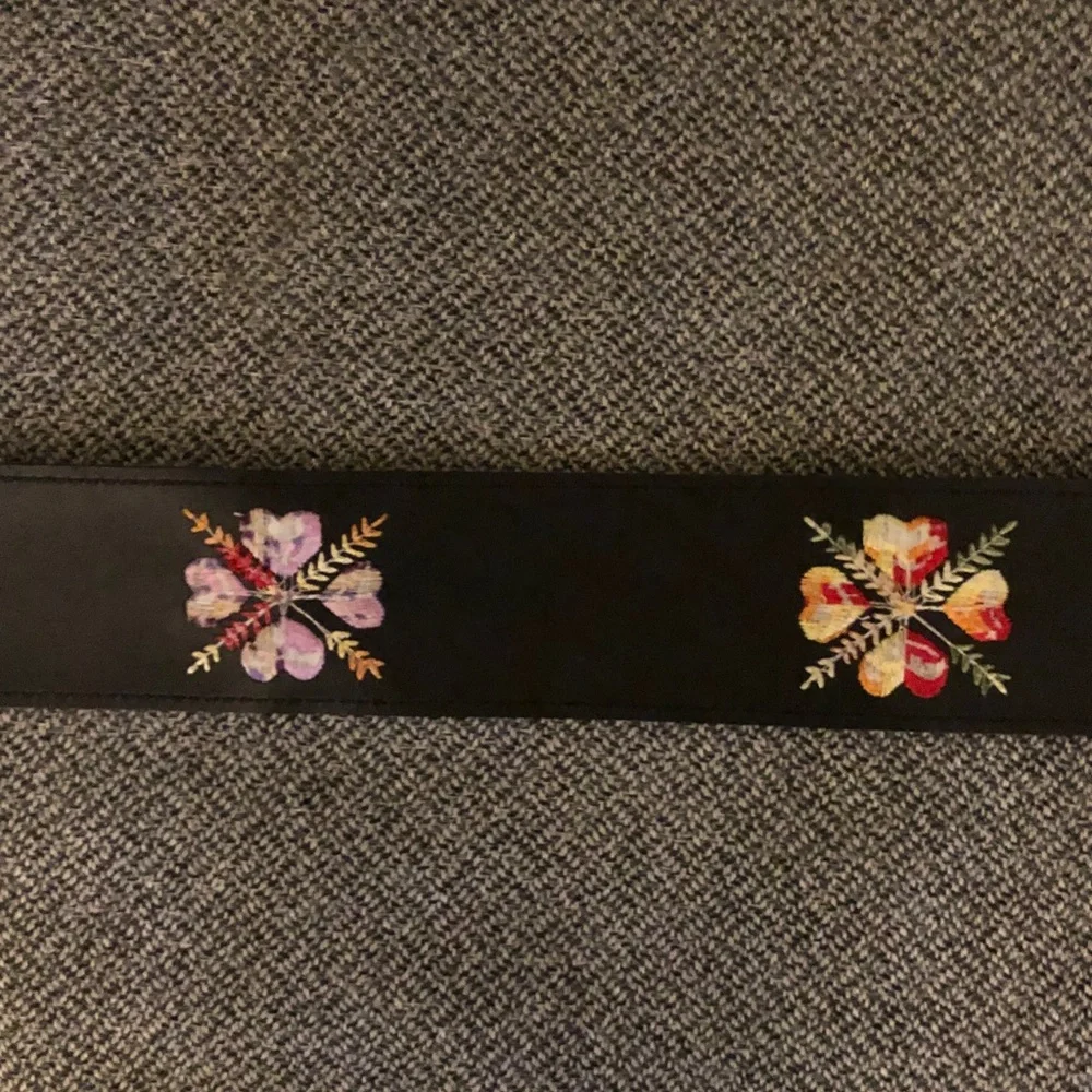 Embroidered Brown Belt with lions heads Buckle